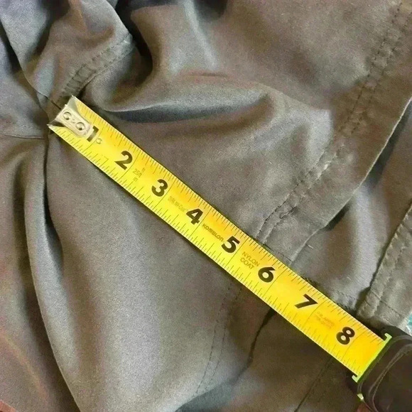 Royal Robbin’s Women’s Size 12 Shorts. Elastic Waist With Belt Loops. Olive - Picture 7 of 8